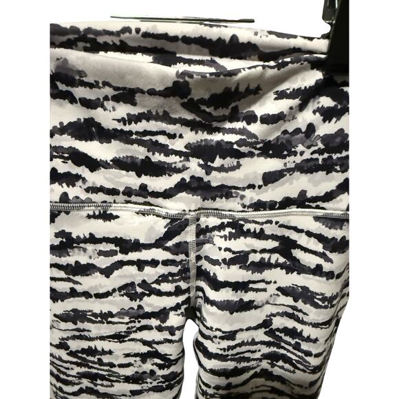Fabletics PowerHold High-Waisted Leggings – Black & White Pattern – Size Small - Picture 2 of 4